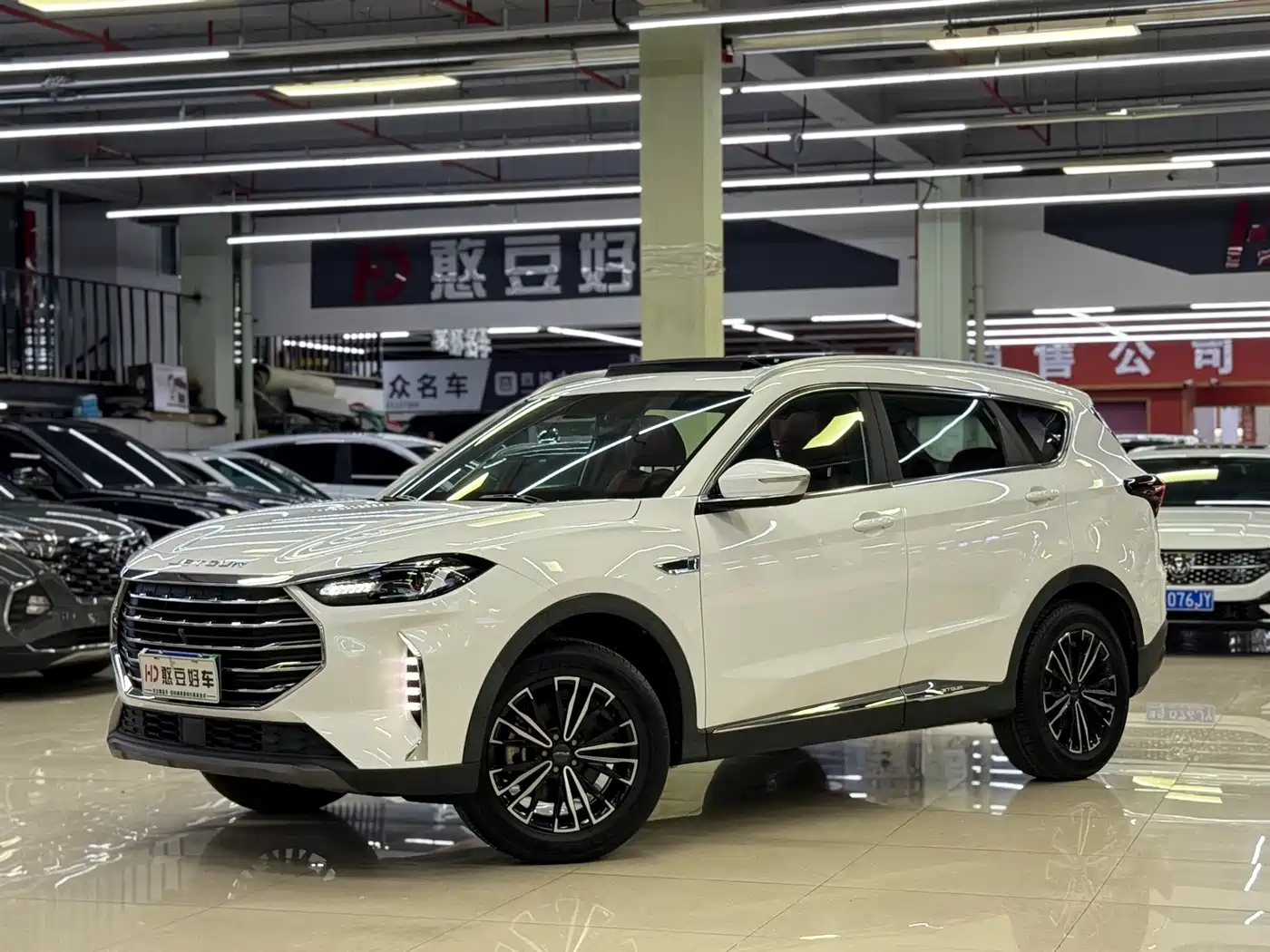 Jetour X70 PLUS 2021 Facelift 1.5T DCT Mountain PRO 7-Seater