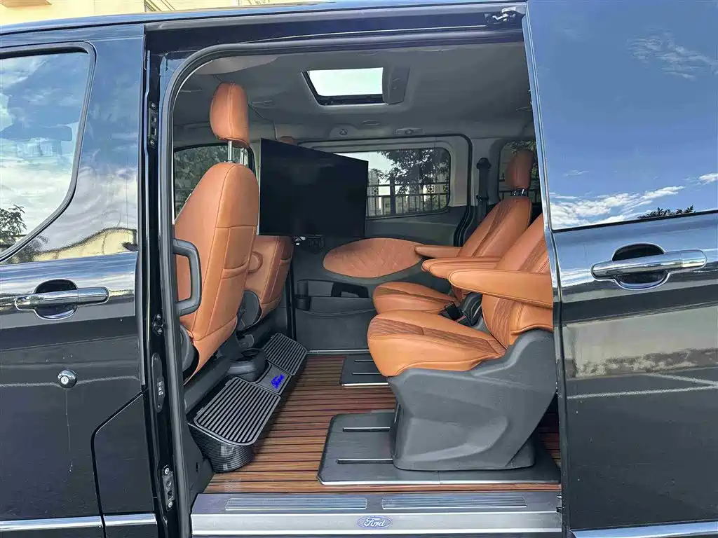 FORD TOURUIOU