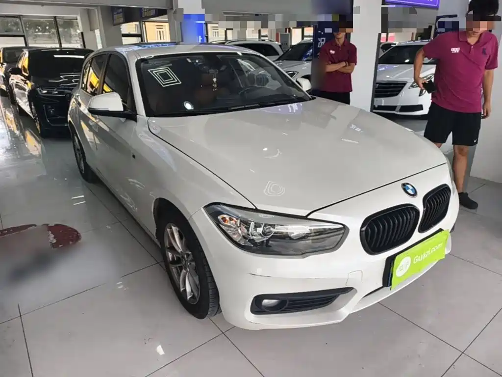 Photo 4 - BMW 1 Series (Import)