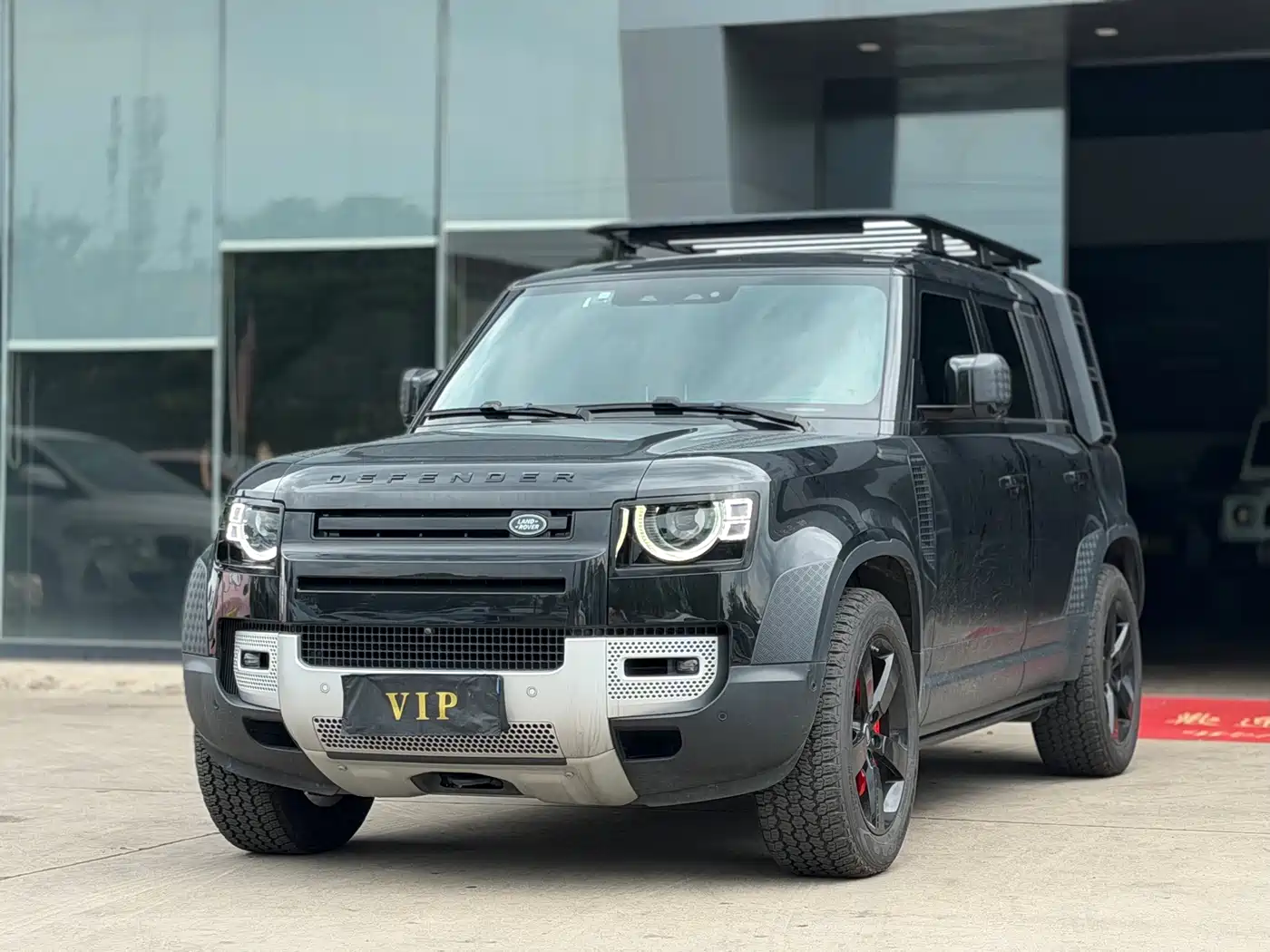 Photo 1 - Land Rover Defender