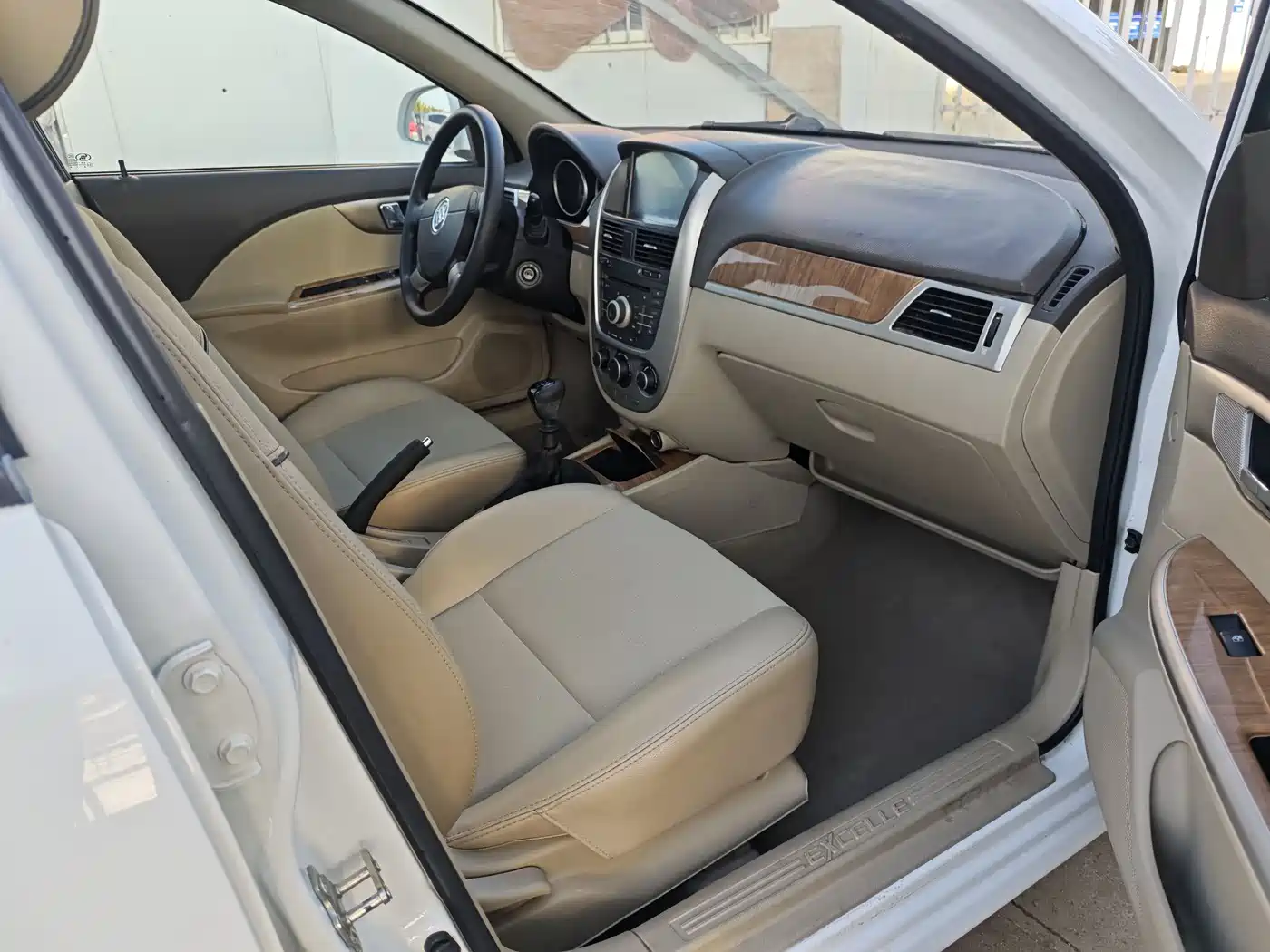 Buick Excelle 2015 1.5L Manual Classic фото 6