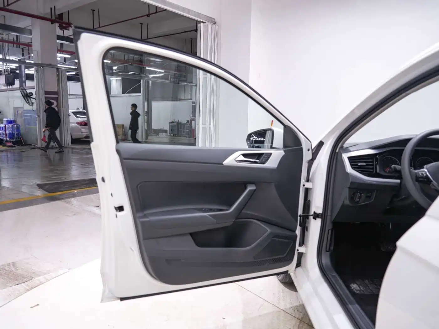 Volkswagen Polo 2021 Plus 1.5L Automatic Colorful Tech Edition фото 13