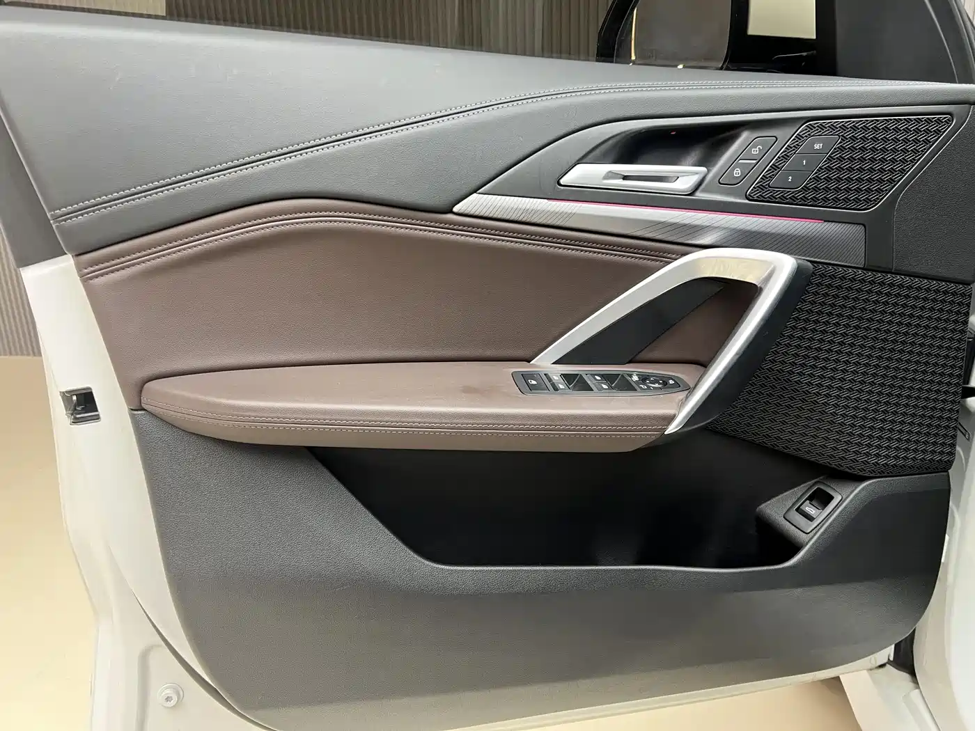 BMW iX1 2023 eDrive25L M Sport Package фото 8