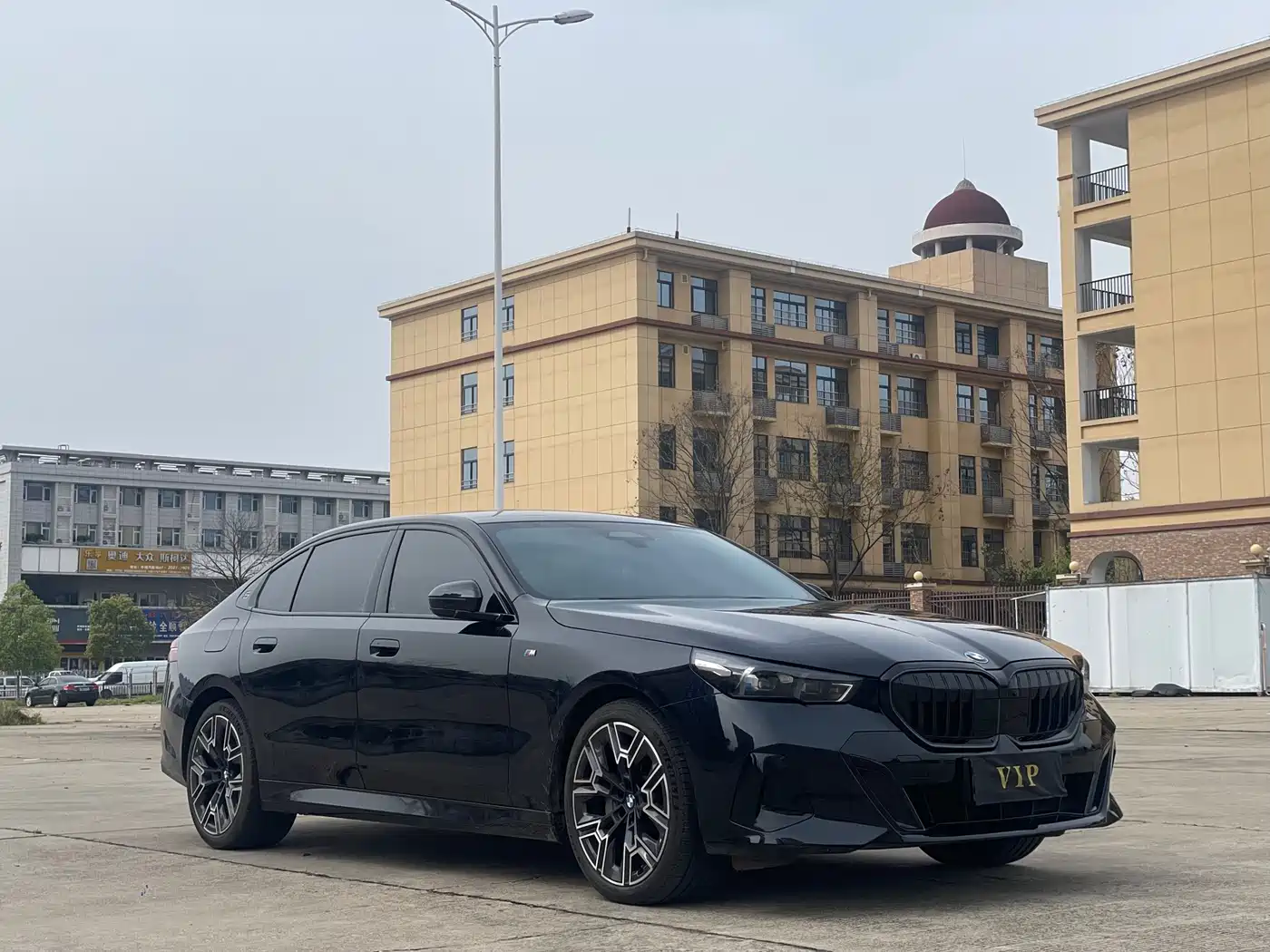 BMW 5 Series 2025 530Li Premium M Sport Package фото 3