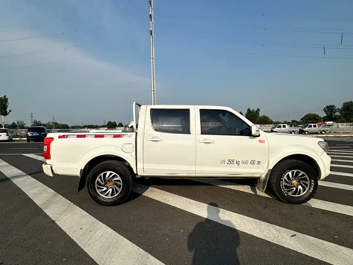Dongfeng Ruiqi 2017 2017 2.5T Diesel 2WD Luxury ZD25T5
