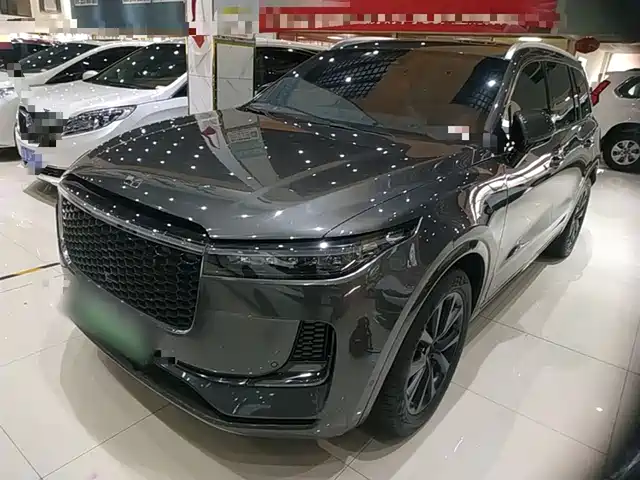 Li Auto ONE Последовательный гибрид, 6 мест