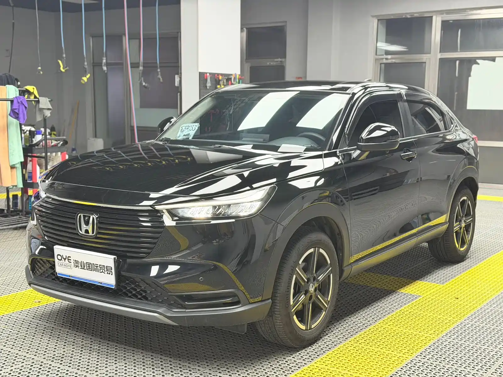 Photo 1 - Honda Vezel