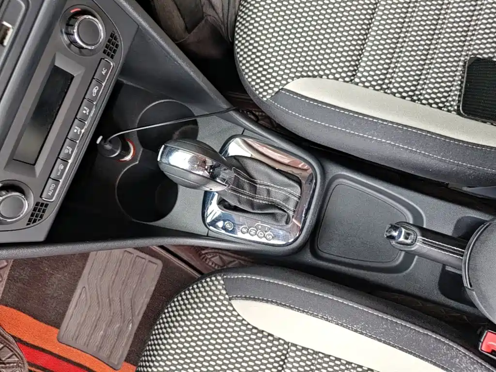 Volkswagen Polo 2014 2012 1.6L Cross Polo AT