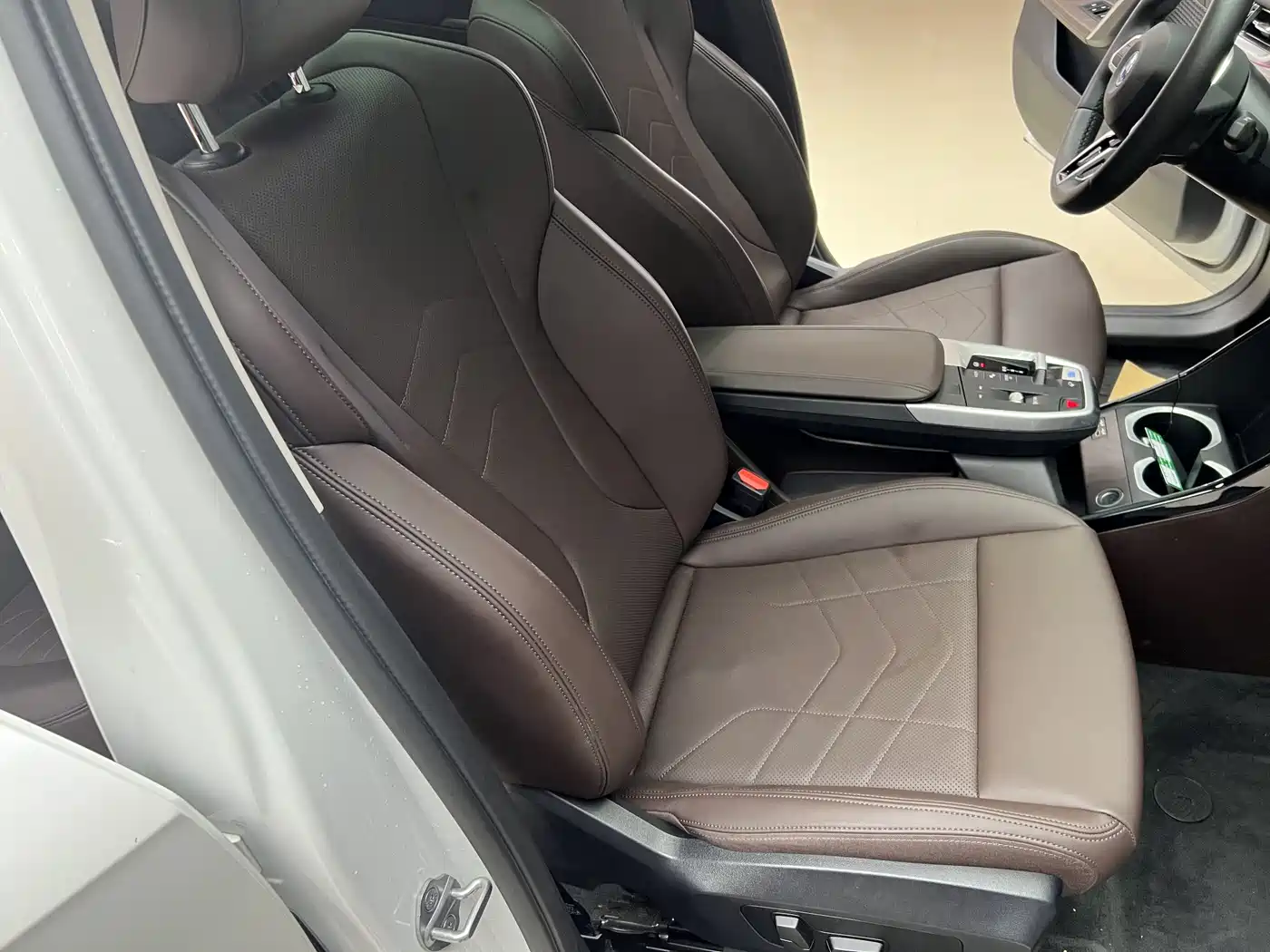 BMW iX1 2023 eDrive25L M Sport Package фото 10