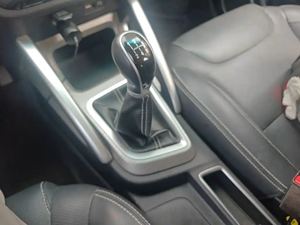 Фото 14 - Geely Vision X3