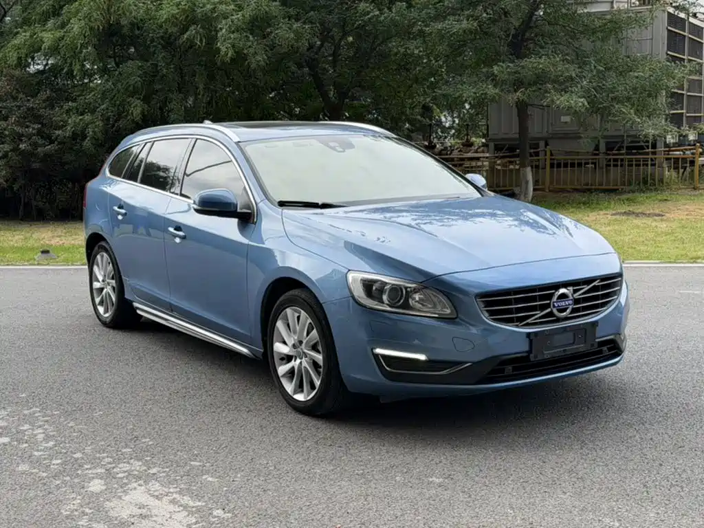 Фото 13 - Volvo V60