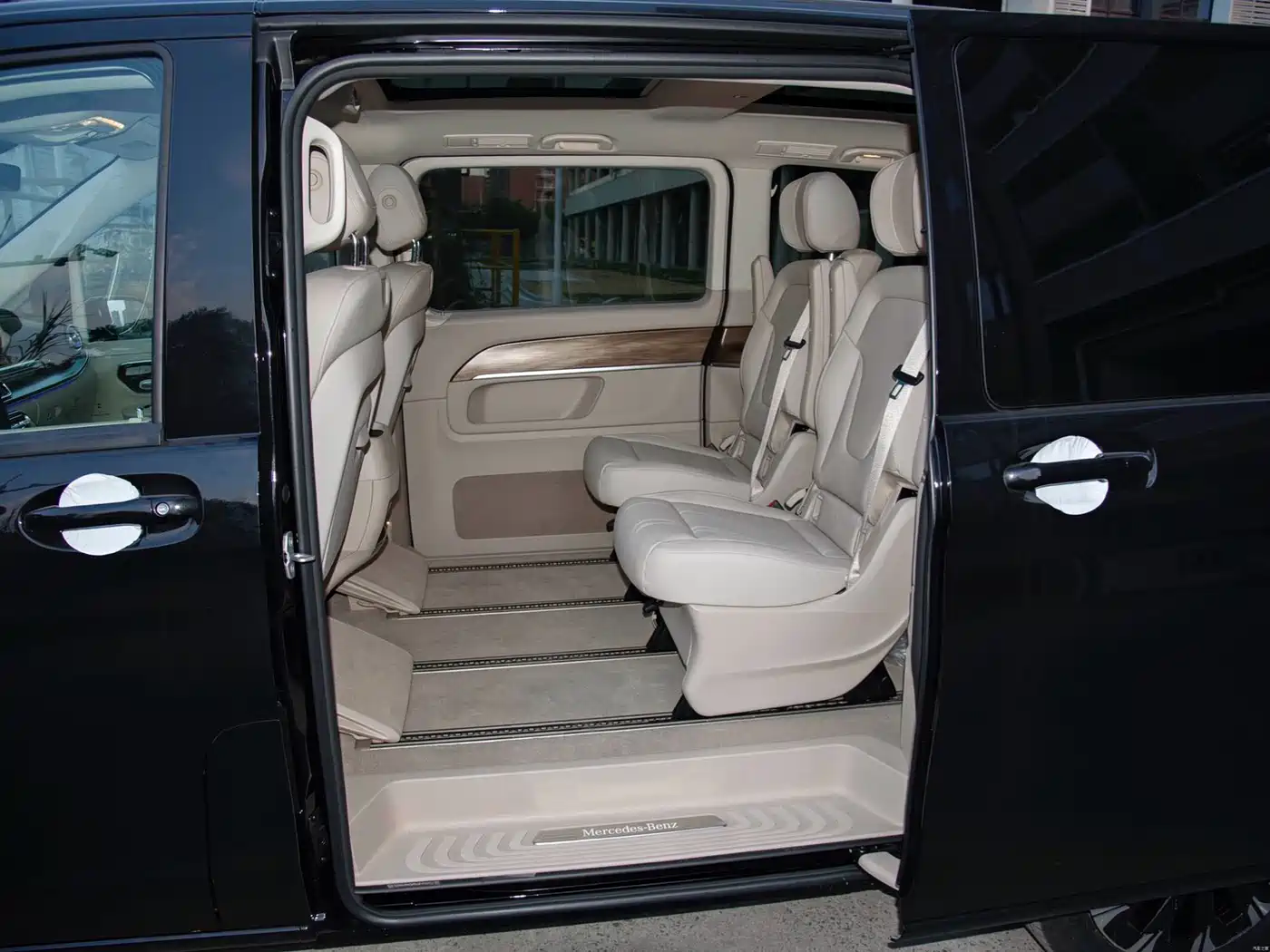 Mercedes-Benz V-Class 2024 V 300 Pilot Edition фото 5