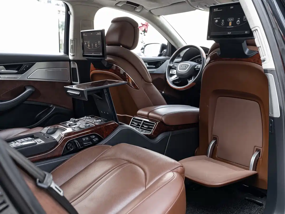 Фото 24 - Audi A8