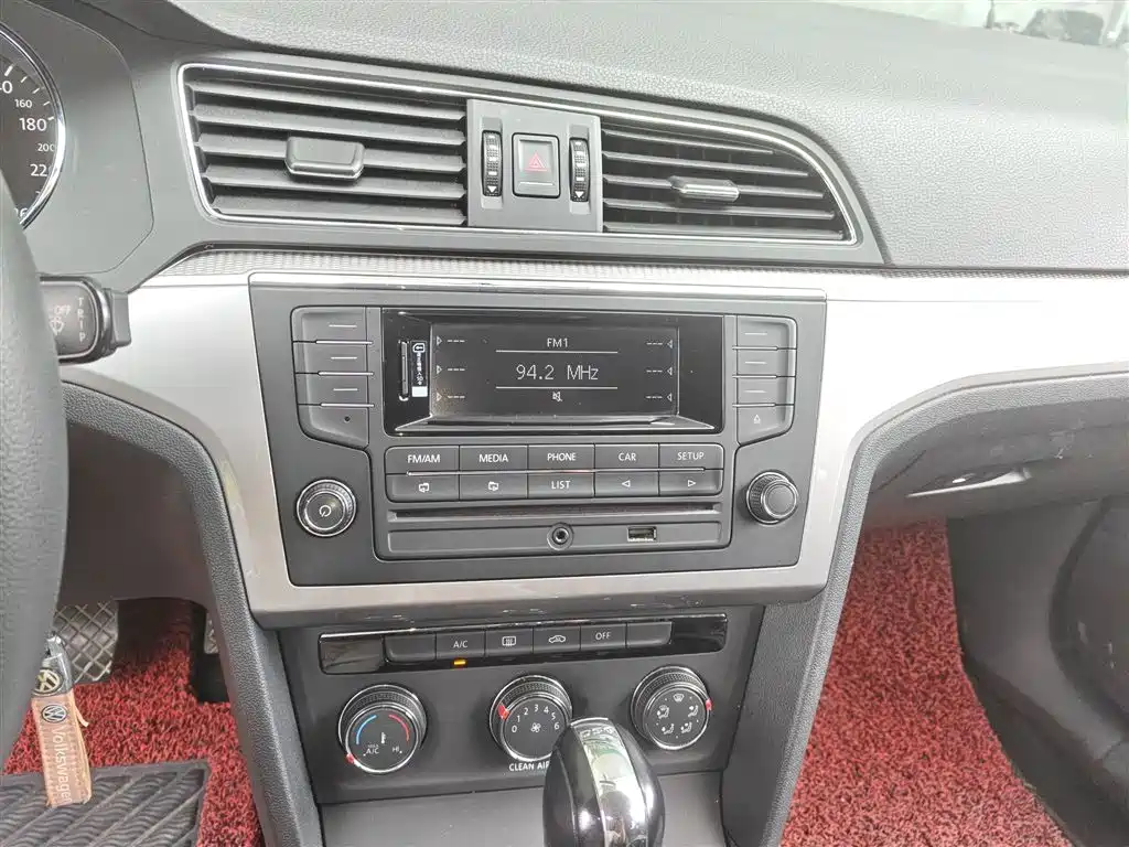 Volkswagen Lamando 2015 230TSI DSG Style фото 13