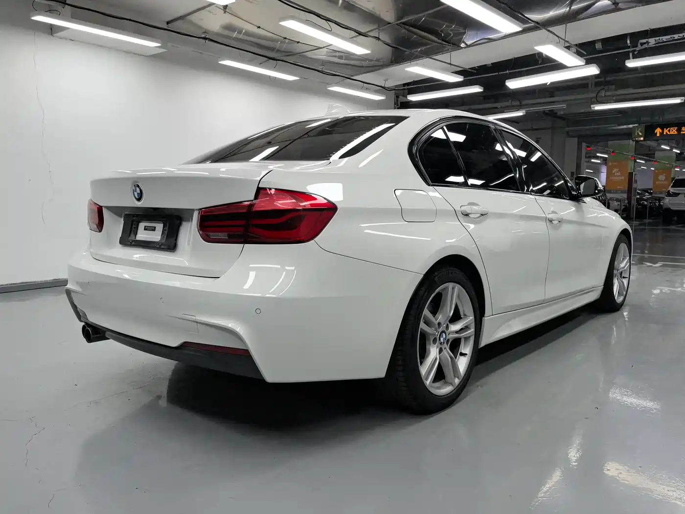 BMW 3 Series 2017 320i M Sport фото 15