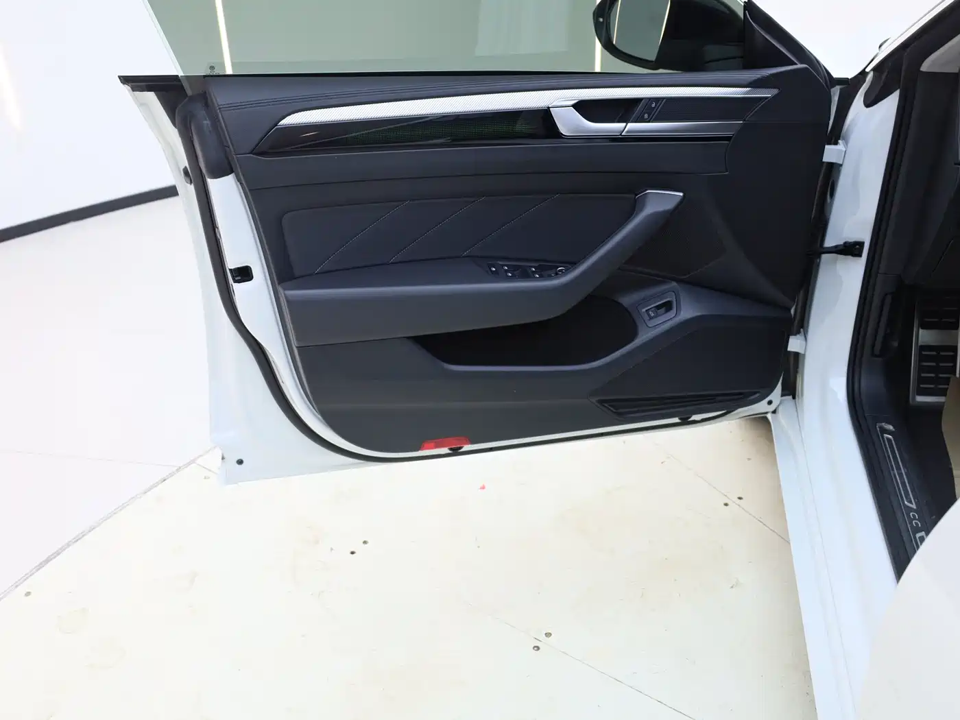 Volkswagen FAW-Volkswagen CC 2023 380TSI Eye-catching Edition фото 12