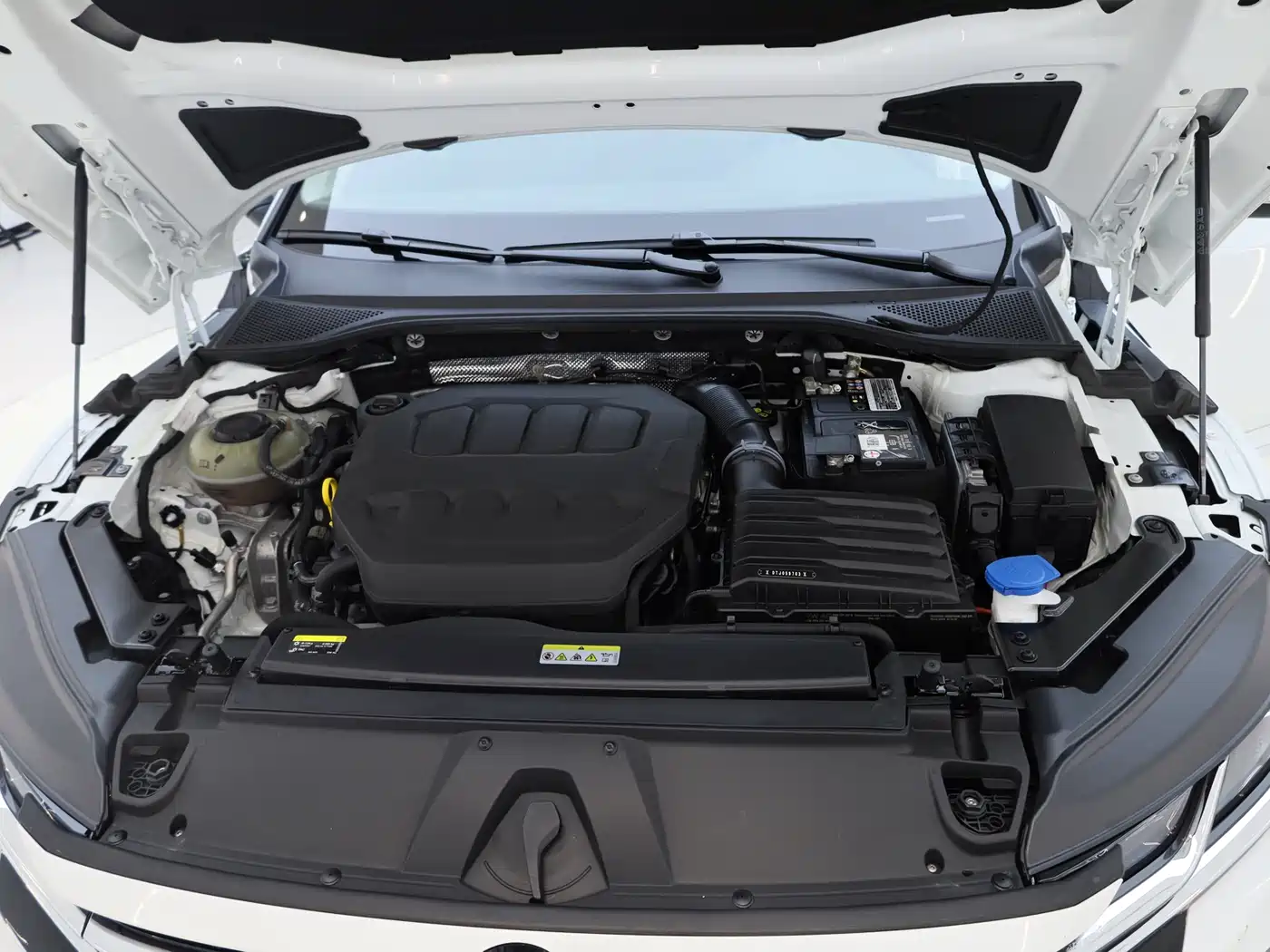 Volkswagen FAW-Volkswagen CC 2023 380TSI Eye-catching Edition фото 21