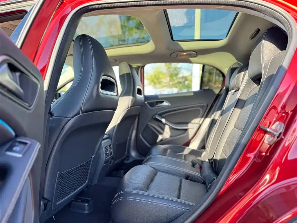 Mercedes-Benz GLA 2018 GLA 220 4MATIC Sport фото 8