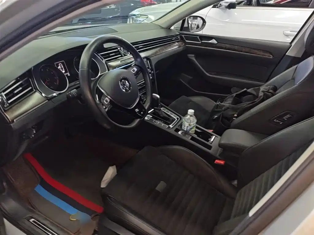 Volkswagen Magotan 2018 330TSI DSG Luxury фото 15