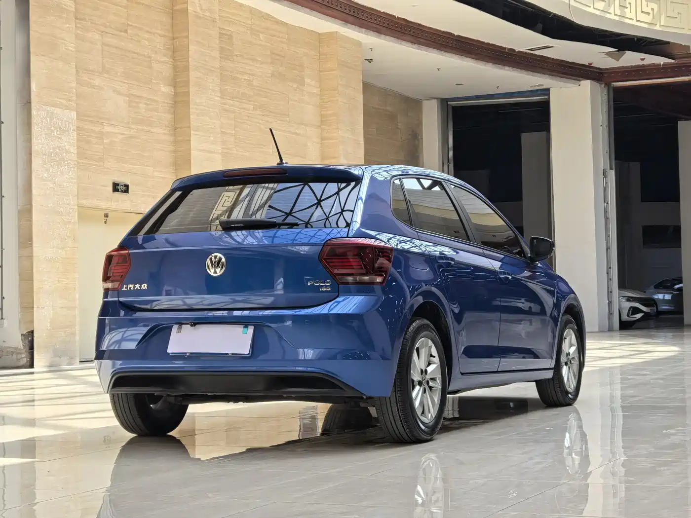 VOLKSWAGEN POLO