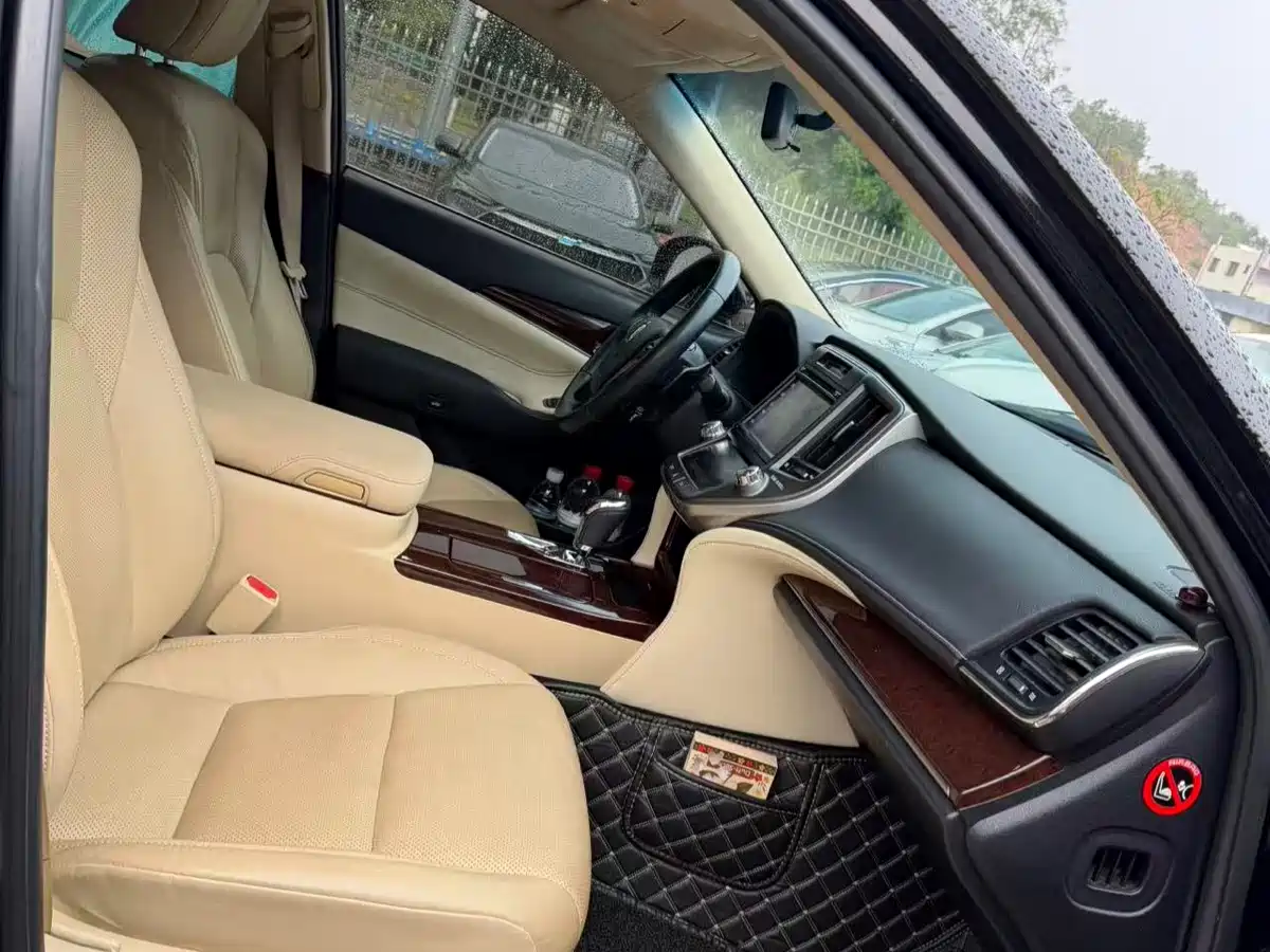 Toyota Crown 2018 2.0T Fashion Edition фото 4