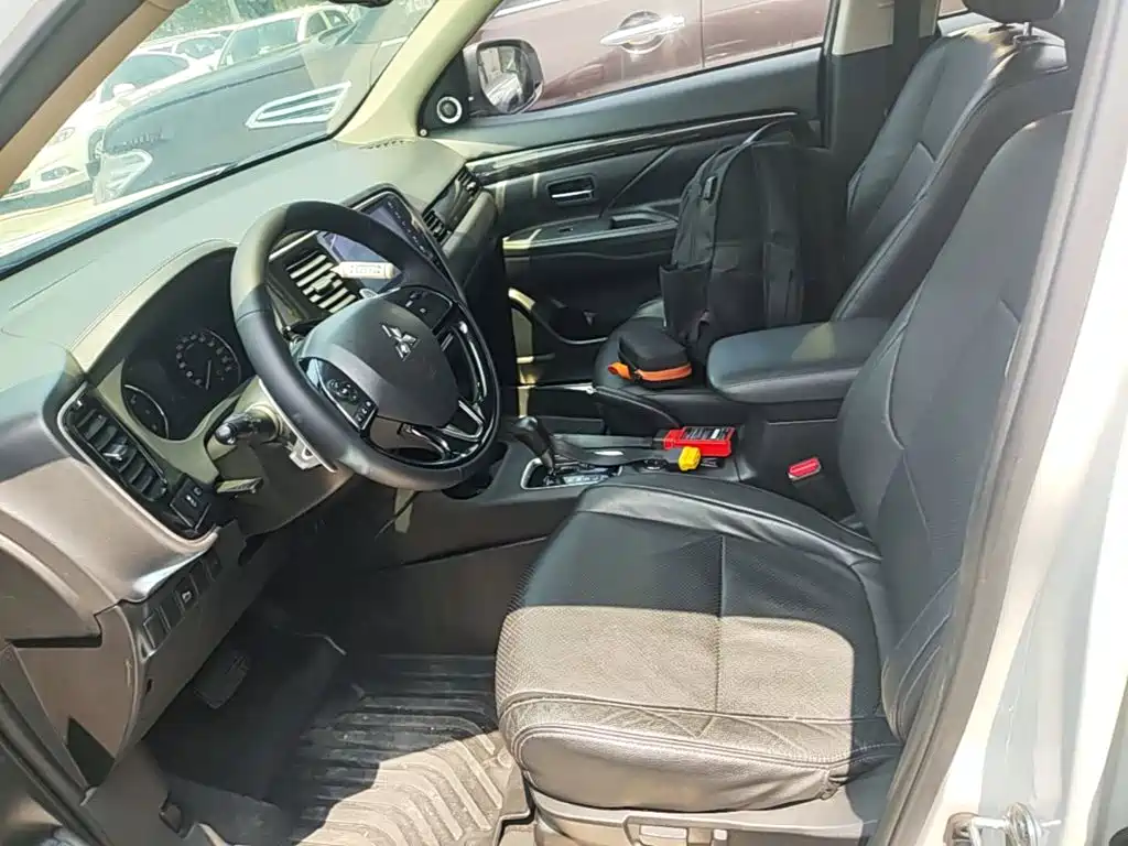 Mitsubishi Outlander 2017 2016 2.4L 4WD Elite Edition 5-seater