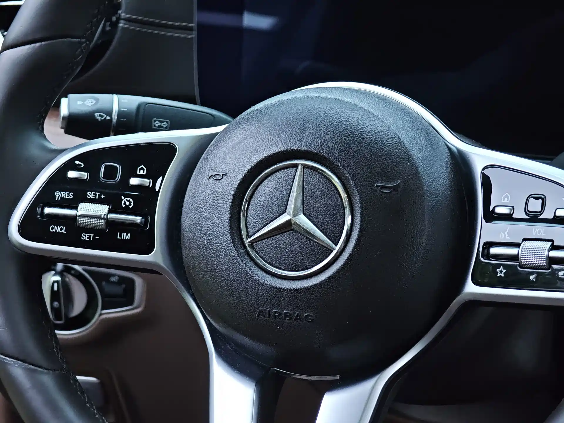 Photo 10 - Mercedes-Benz E-Class
