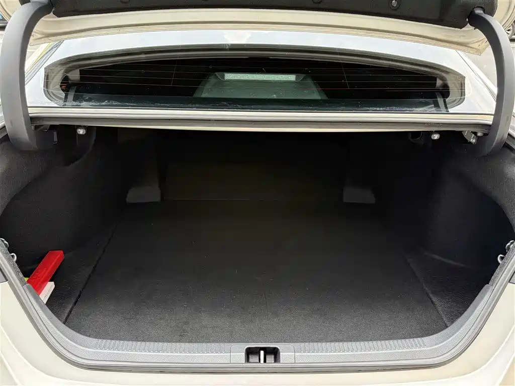 Toyota Camry 2023 2.5G Luxury Edition фото 16