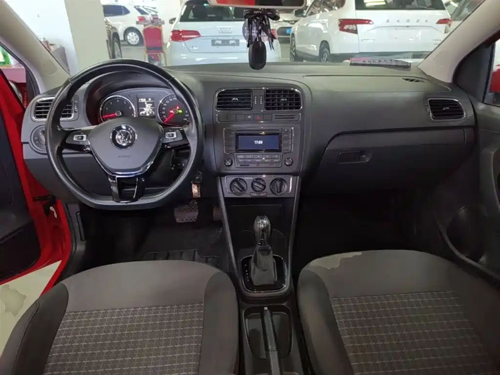 Volkswagen Polo 2016 1.6L Automatic Comfort фото 10