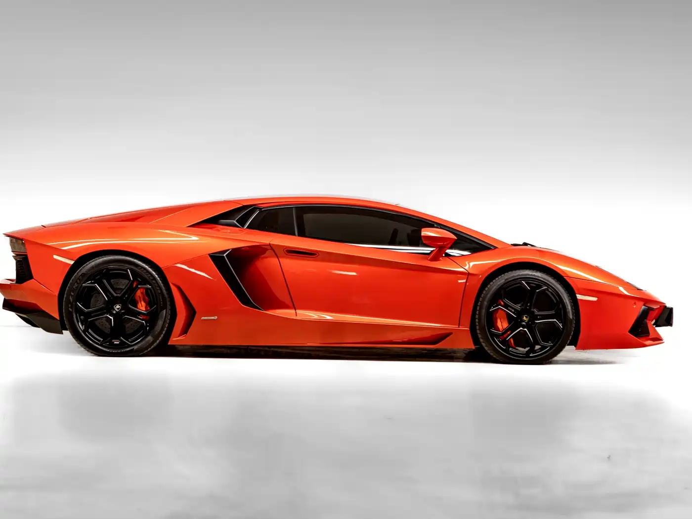 Lamborghini Aventador 2011 LP 700-4 фото 7