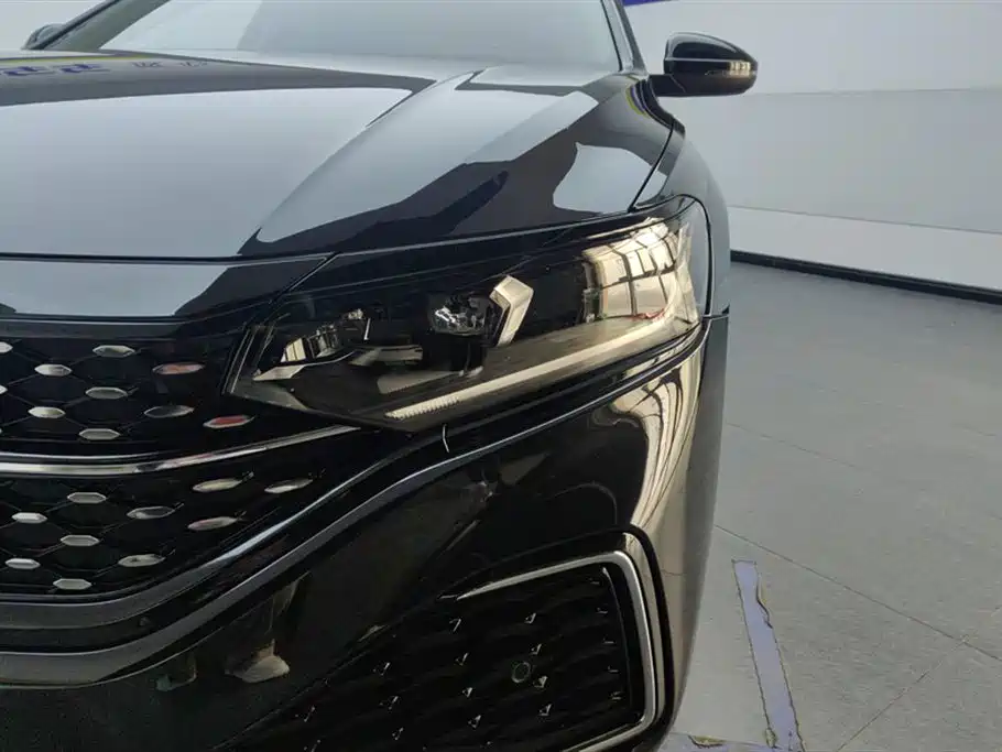 Volkswagen Passat 2023 Facelift 330TSI Starlight Elite Edition фото 5