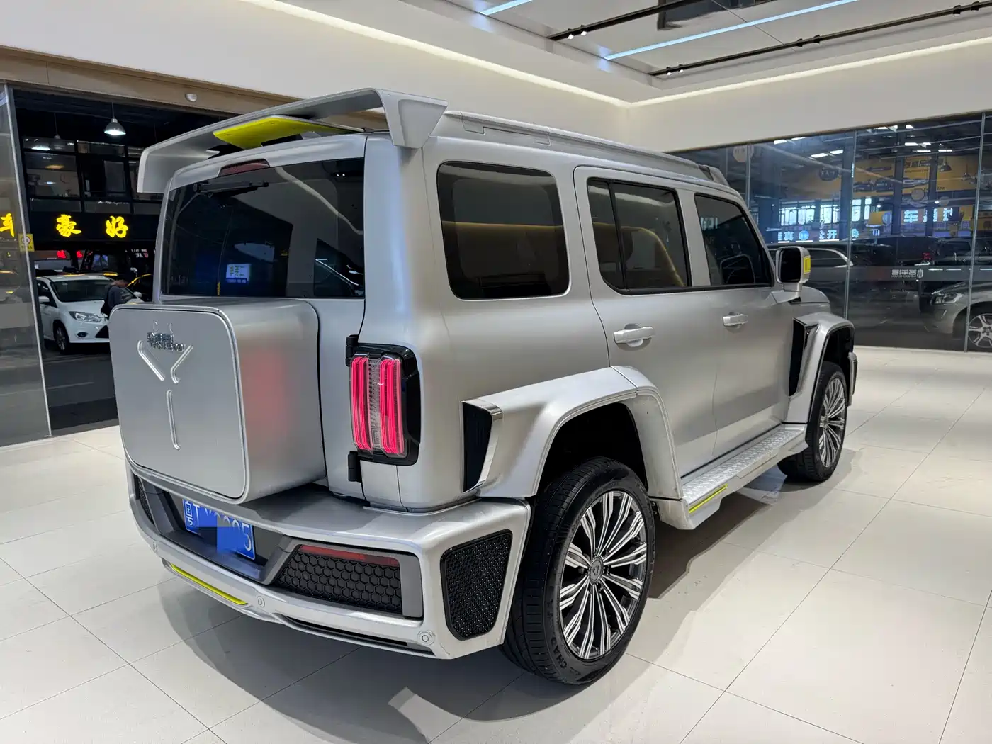 TANK CO CREATION TANK 300