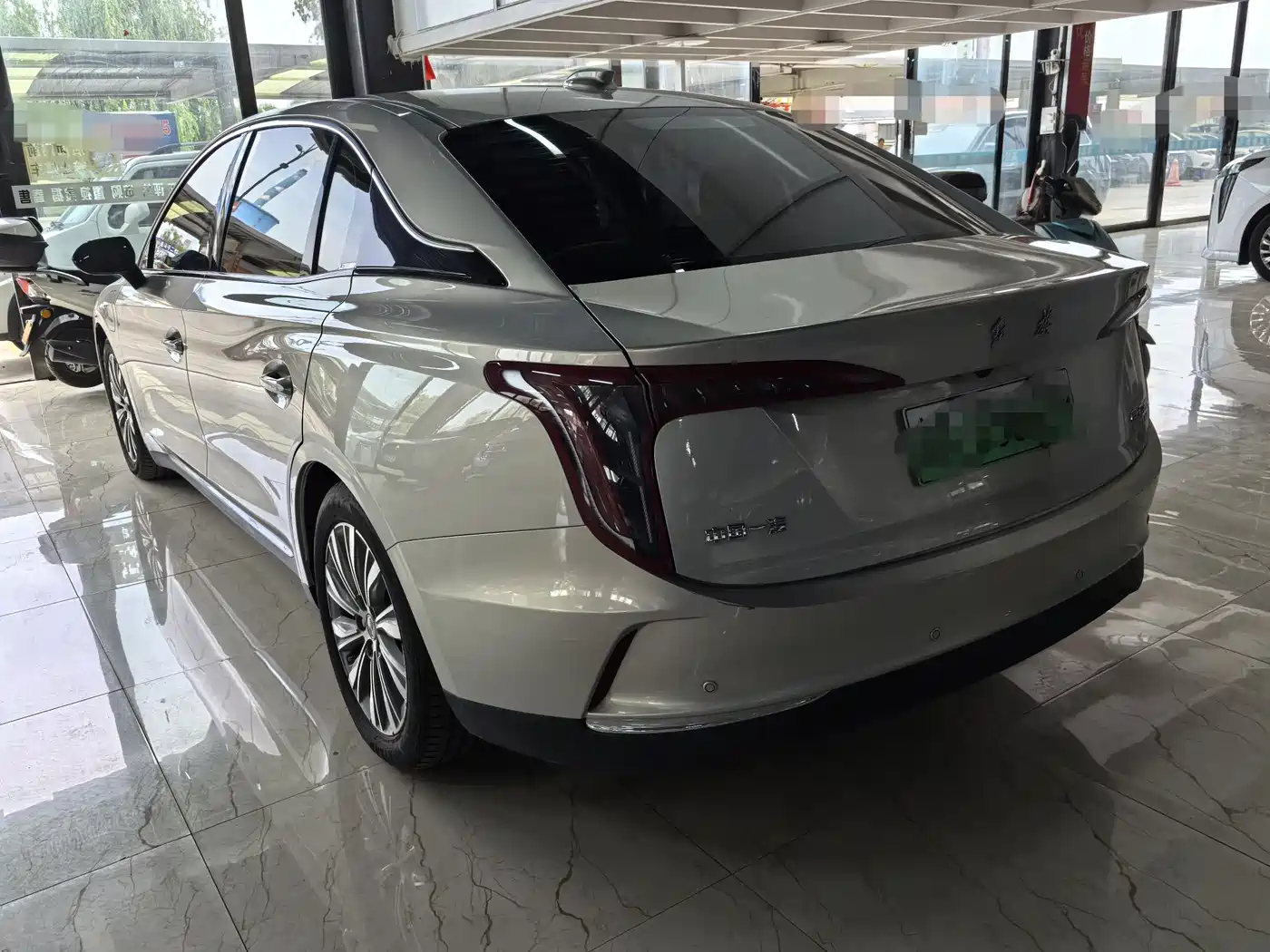 Hongqi E-QM5 2023 620km PLUS фото 4