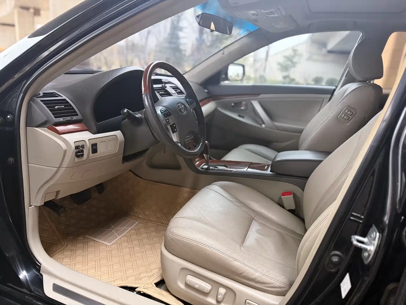 Toyota Camry 2013 200G Classic Luxury Edition фото 11