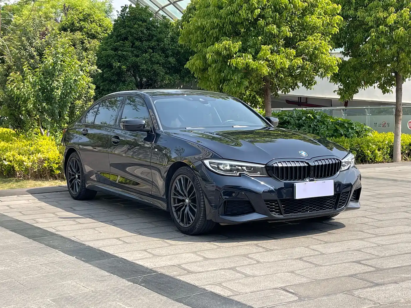 BMW 3 Series 2022 325Li M Sport Shadow Edition фото 3
