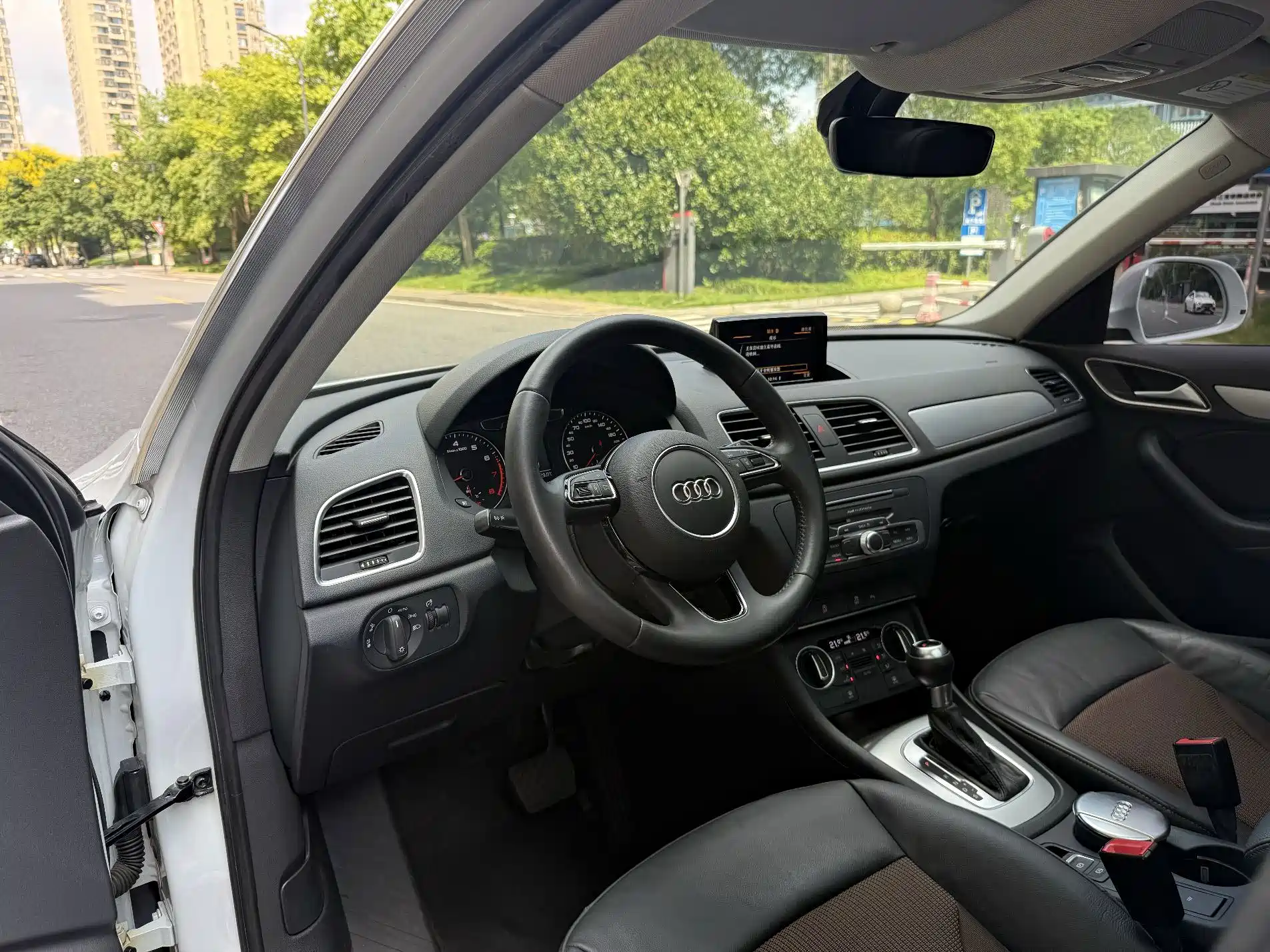 Photo 8 - Audi Q3