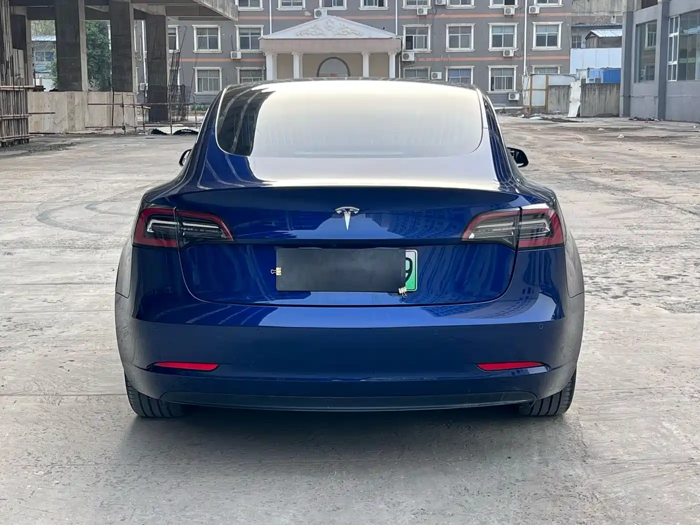 TESLA MODEL 3