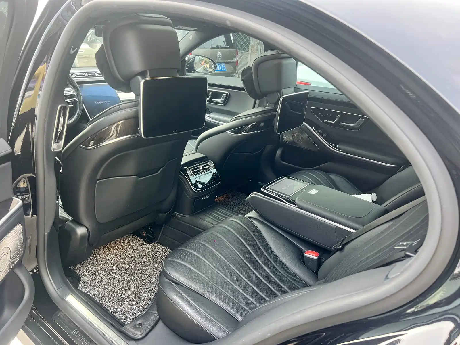 Photo 7 - Mercedes-Benz S-Class