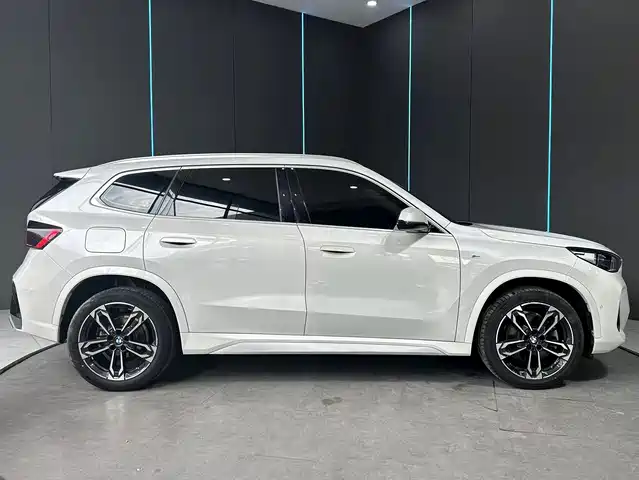 BMW X1 2023 sDrive25Li M Sport Package — фото 4