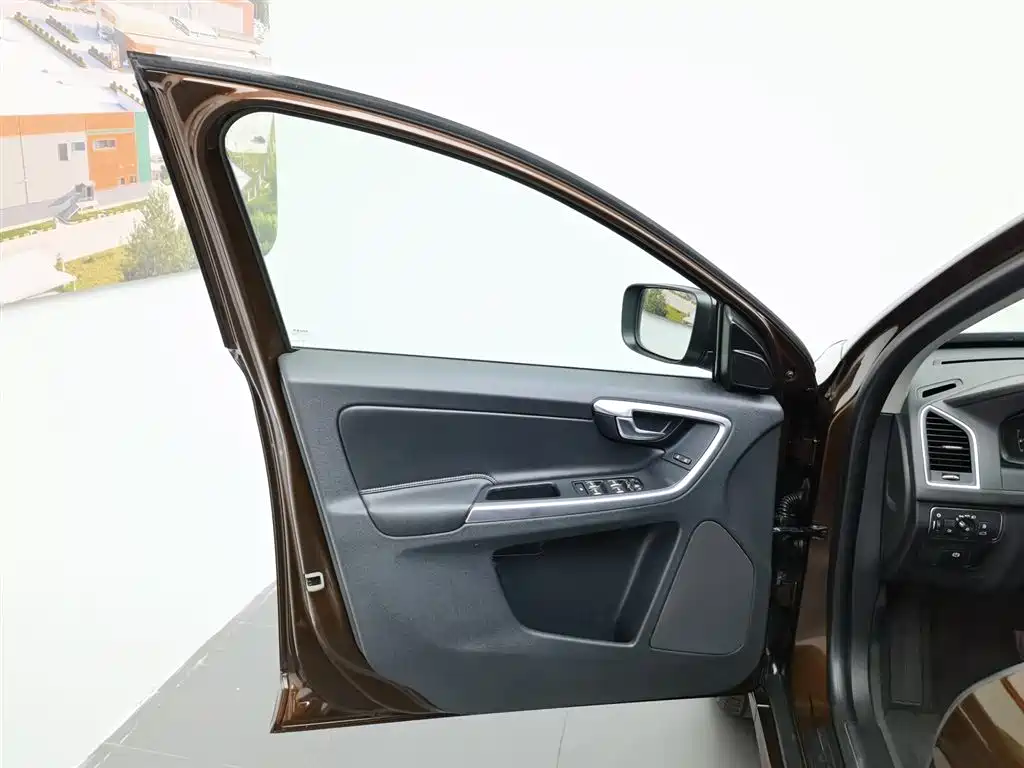Photo 8 - Volvo XC60