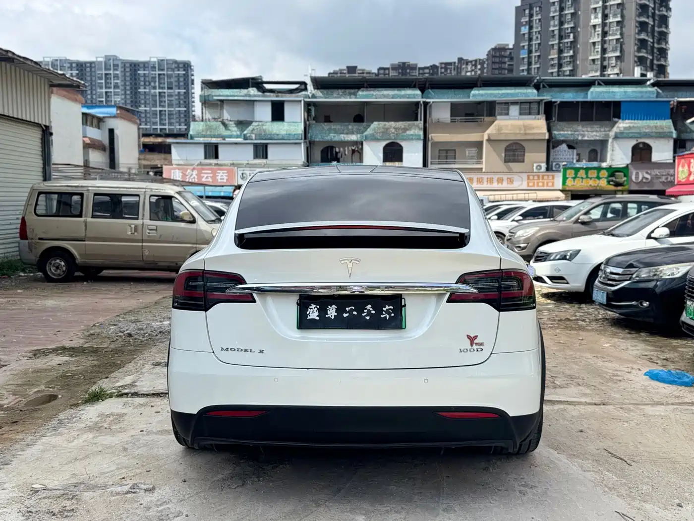 TESLA MODEL X