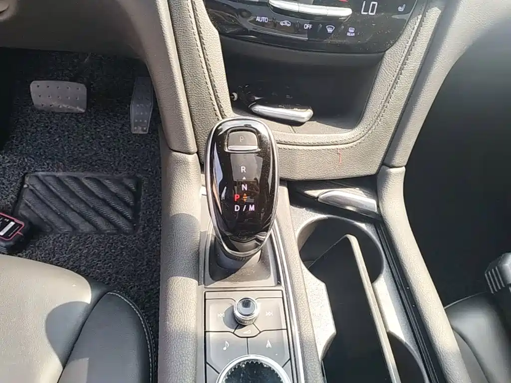 Photo 14 - Cadillac XT6