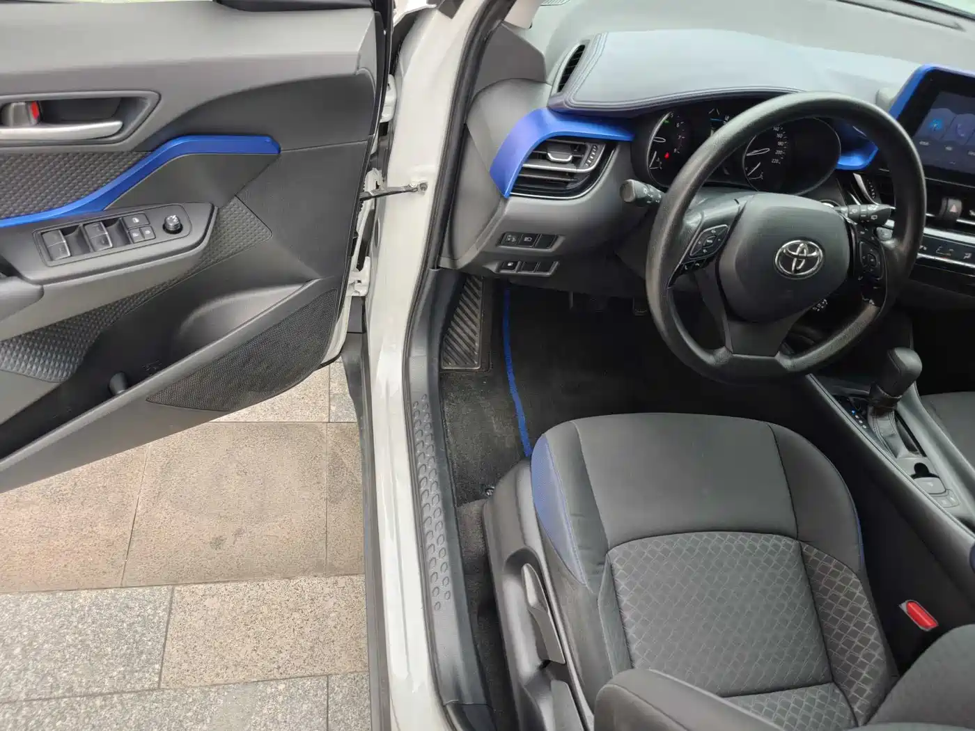 Toyota C-HR 2021 2.0L Comfort Edition фото 11