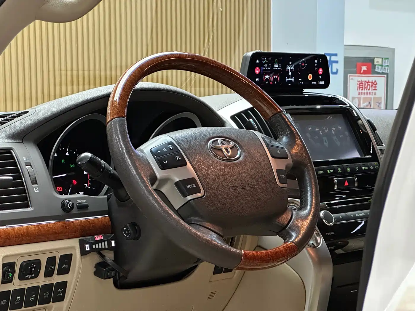 Toyota Land Cruiser 2012 4.6L Automatic VX-R фото 8