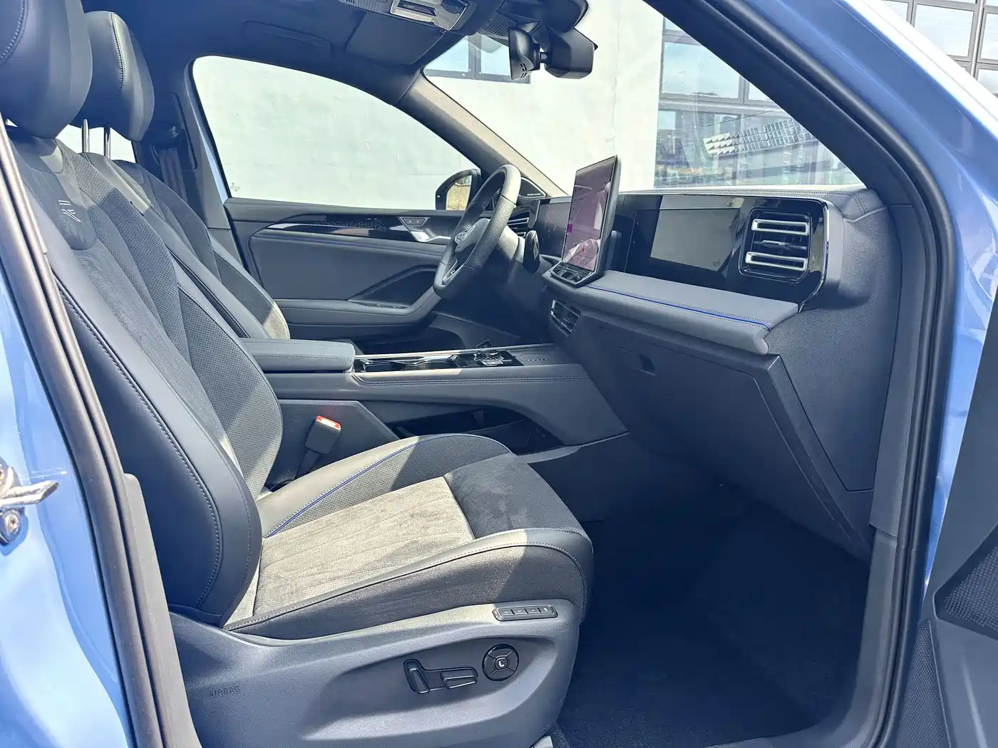 Volkswagen Tiguan L 2025 2026 PRO 380TSI 4WD R-Line Smart Premium Edition