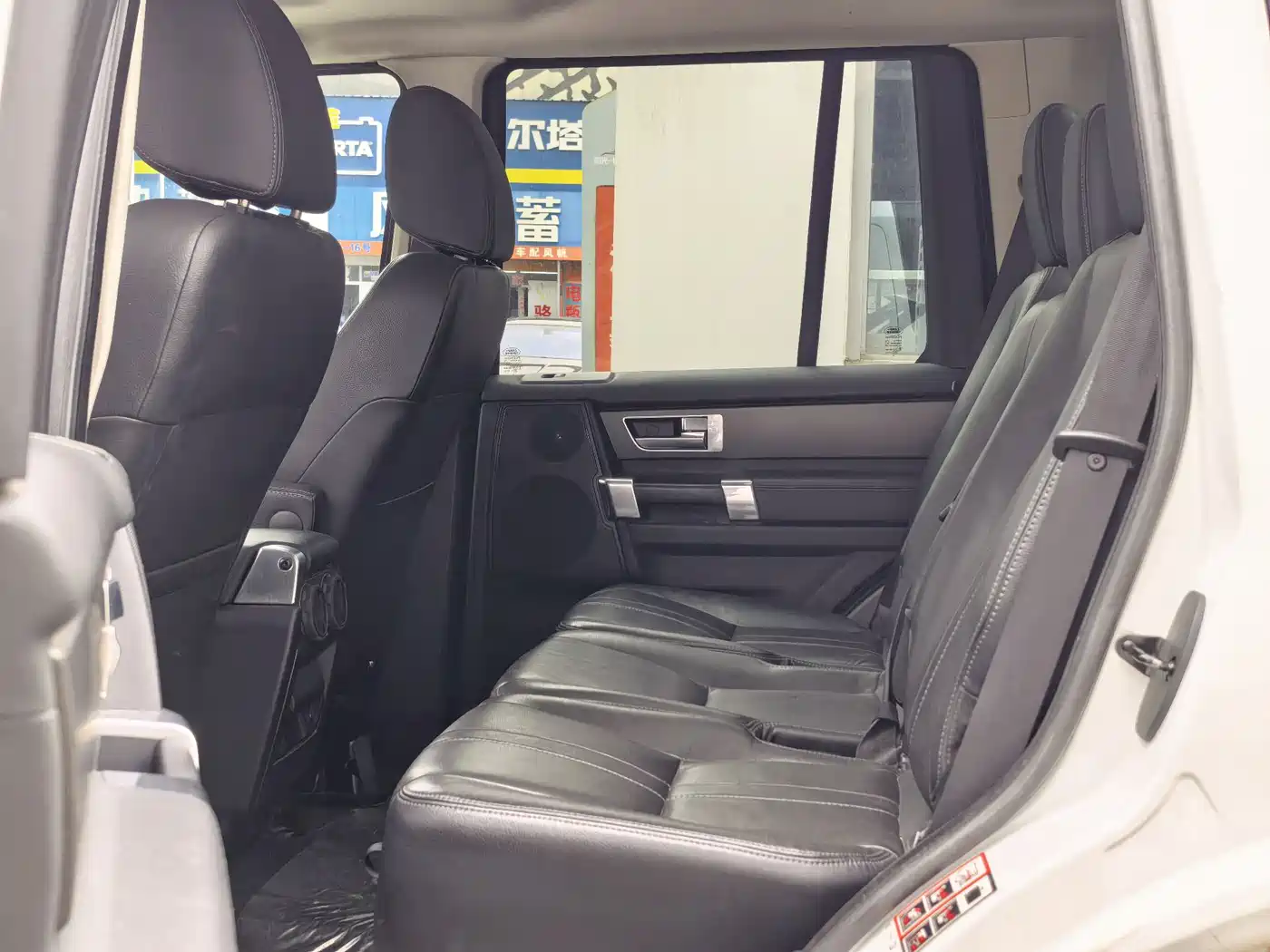Land Rover Discovery 2016 3.0 SC Black Edition SE фото 4