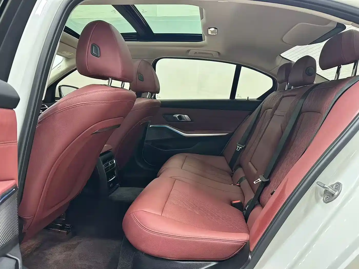 BMW 3 Series 2024 325Li M Sport Package фото 6