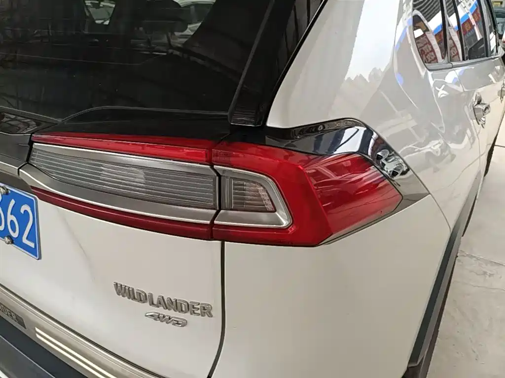 Toyota Wildlander 2021 2.0L CVT 4WD Luxury Edition фото 8