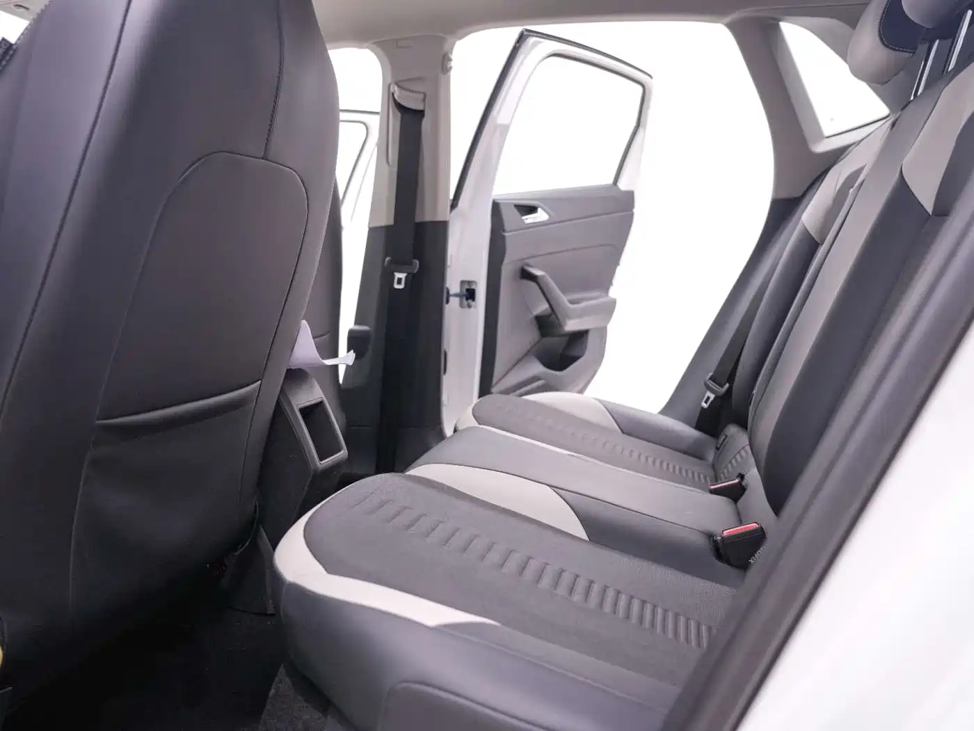 Volkswagen Polo 2021 Plus 1.5L Automatic Colorful Tech Edition фото 24
