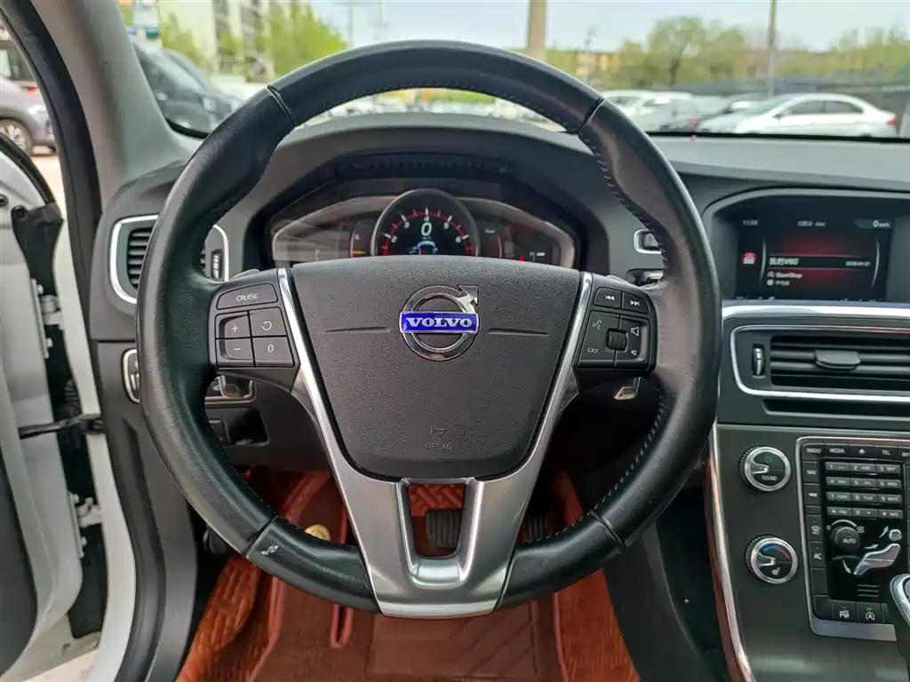 Фото 12 - Volvo V60